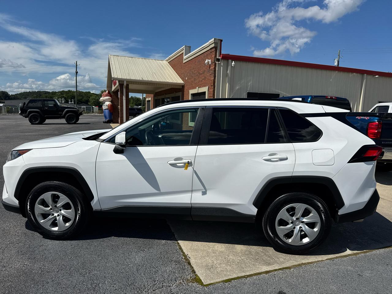 Toyota RAV4 LE 2021