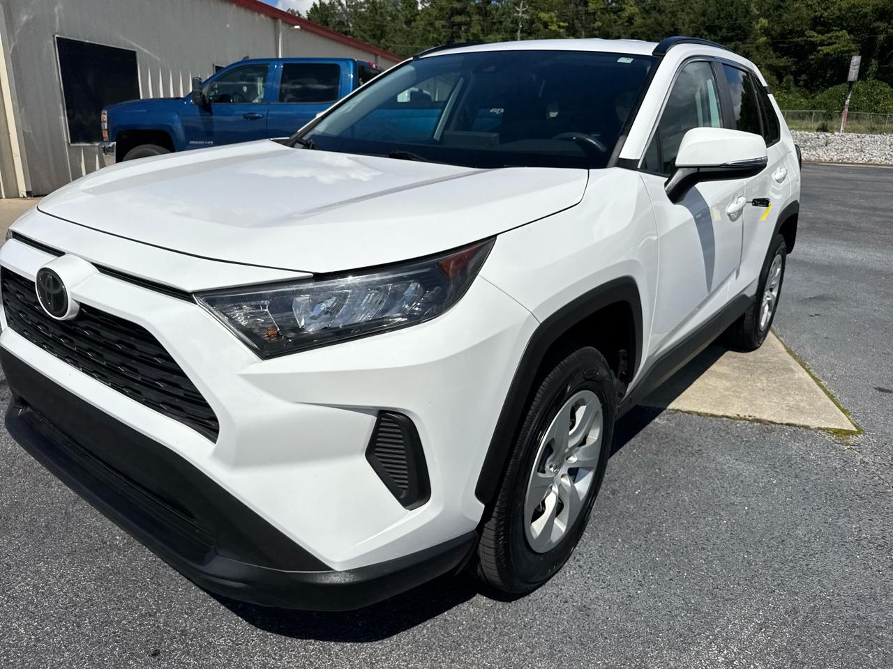 Toyota RAV4 LE 2021