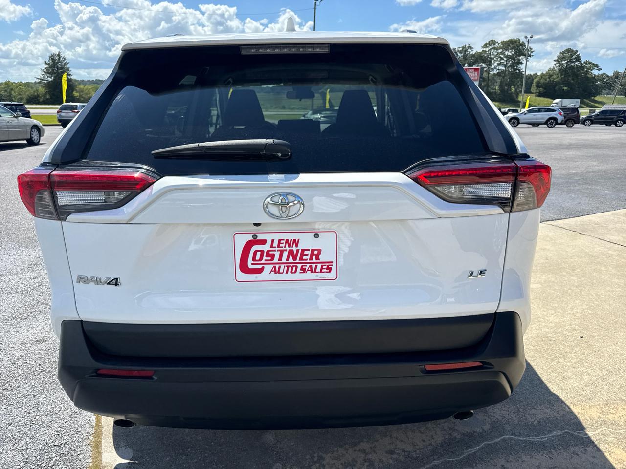 Toyota RAV4 LE 2021