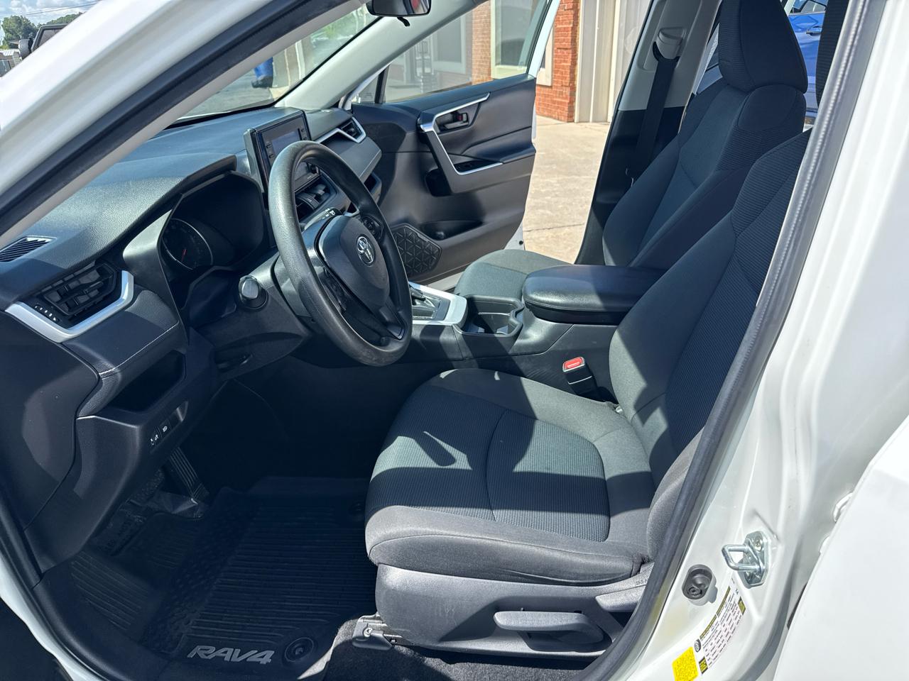 Toyota RAV4 LE 2021