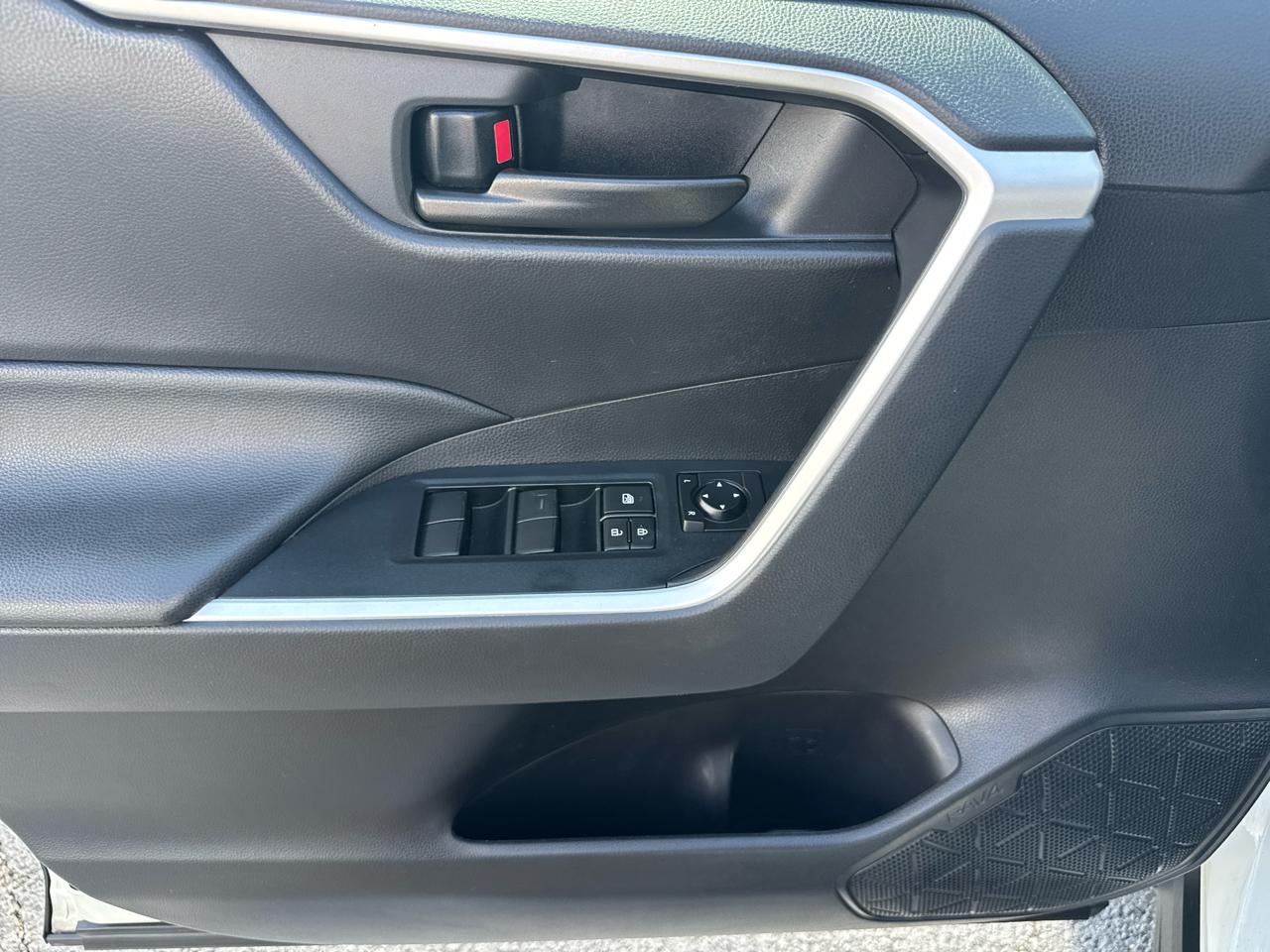 Toyota RAV4 LE 2021