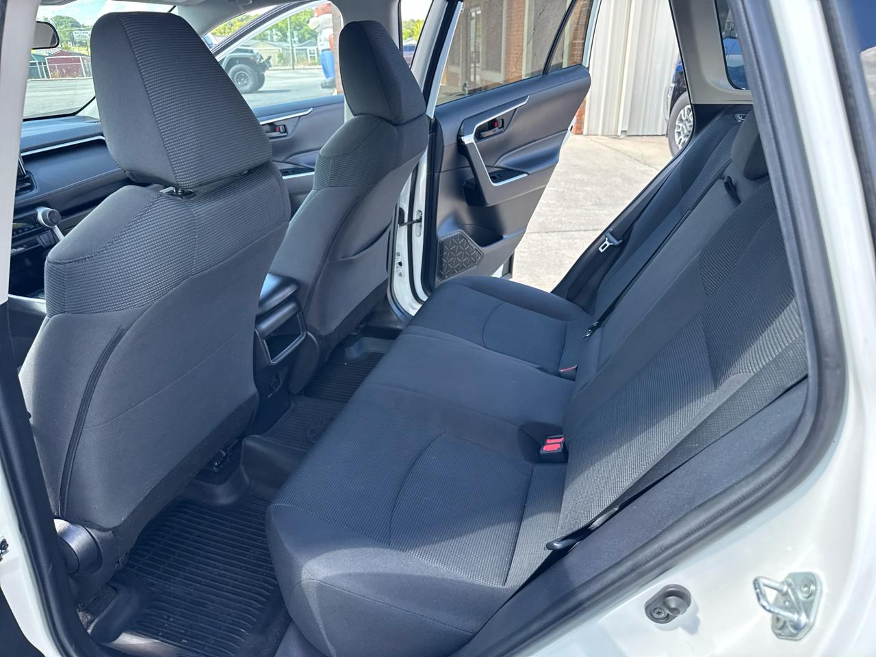 Toyota RAV4 LE 2021