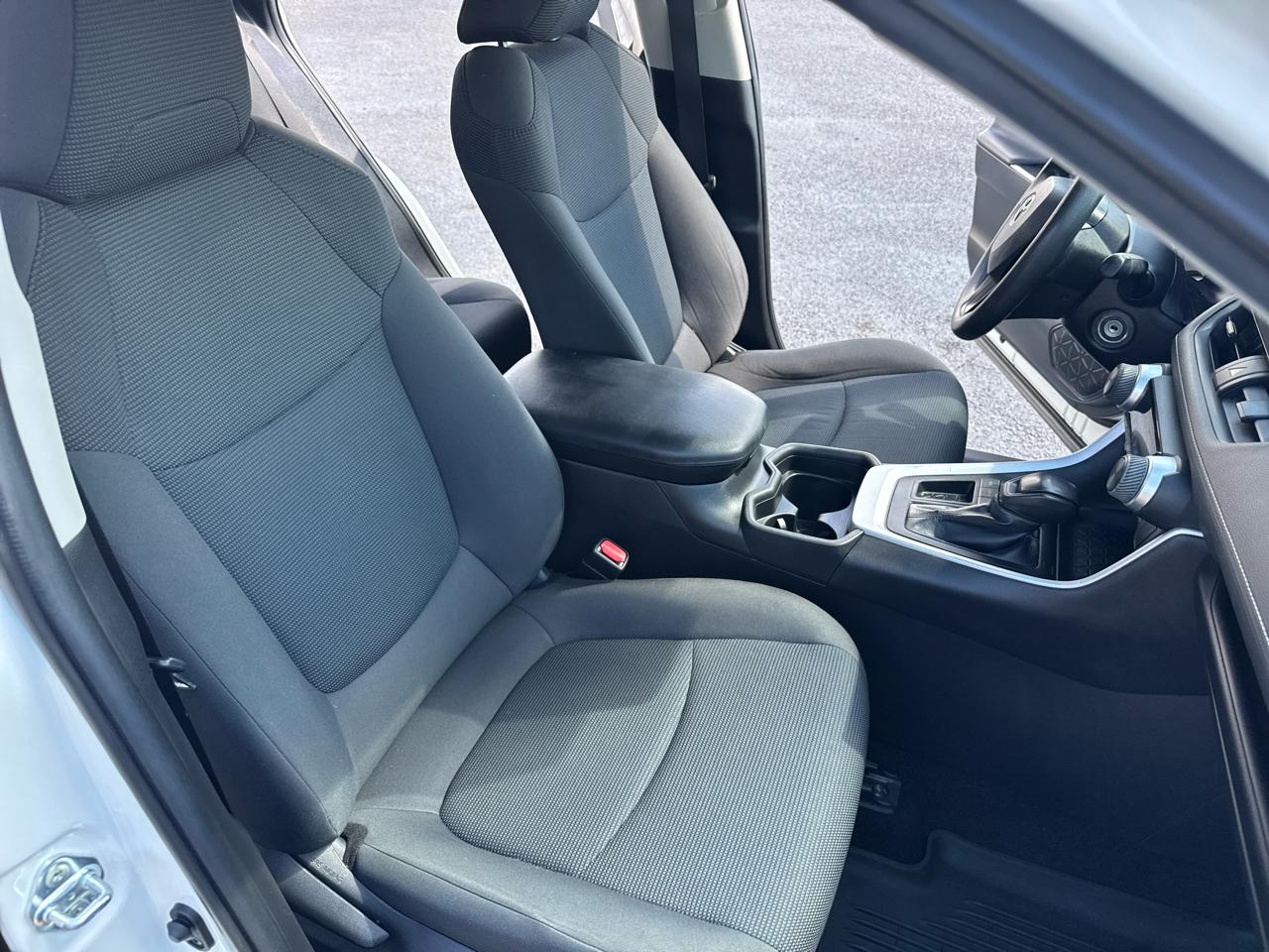 Toyota RAV4 LE 2021