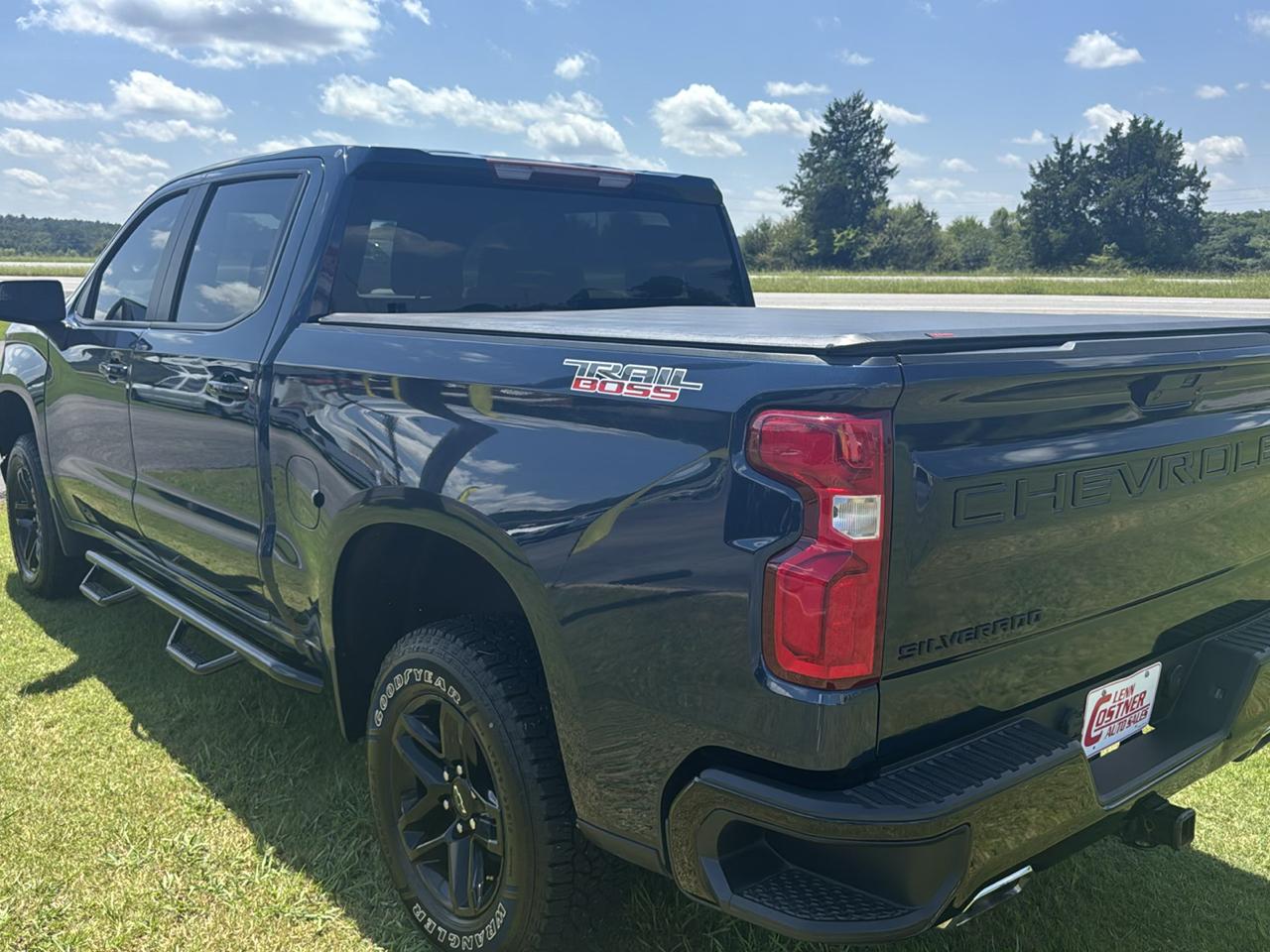 Chevrolet Silverado 1500 LT Trail Boss Crew Cab Long Box 4WD 2021