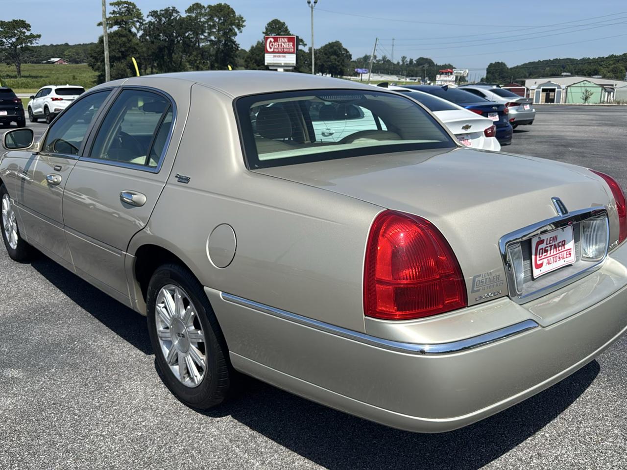 Lincoln Town Car Signature Limited 2010