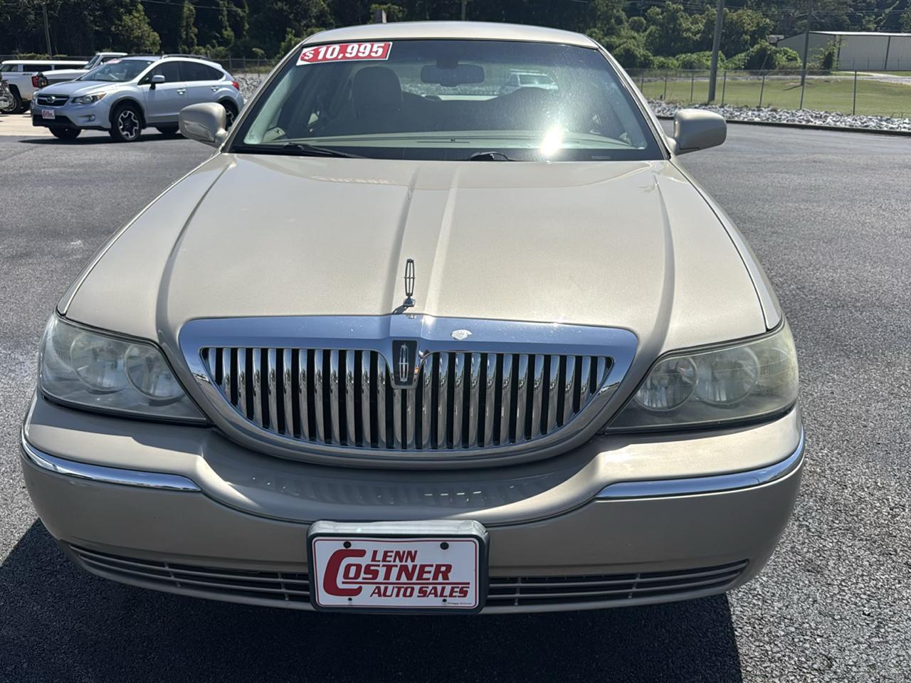 Lincoln Town Car Signature Limited 2010