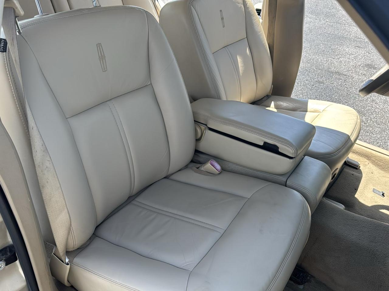 Lincoln Town Car Signature Limited 2010