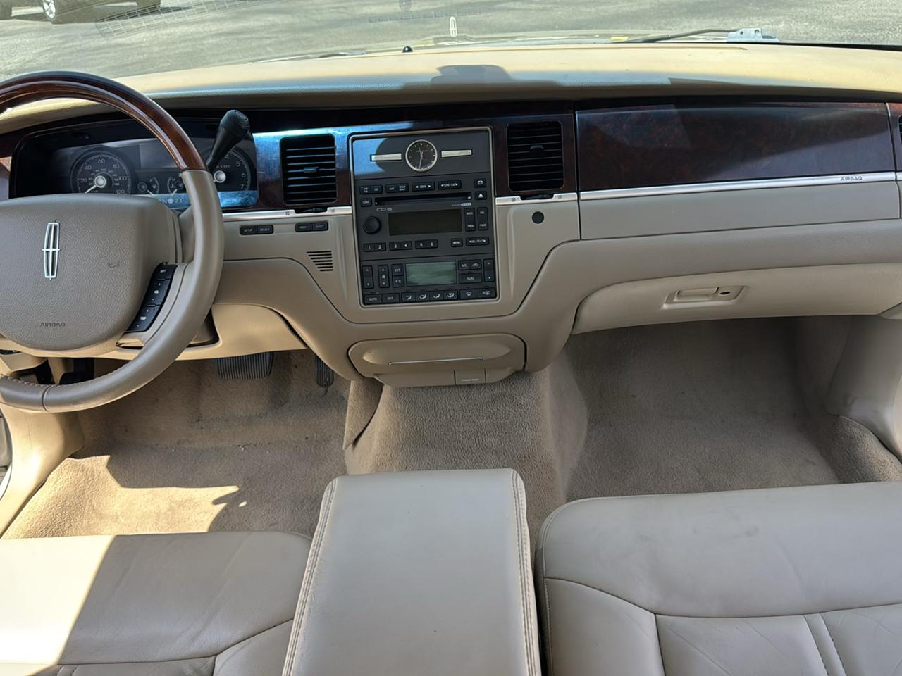 Lincoln Town Car Signature Limited 2010