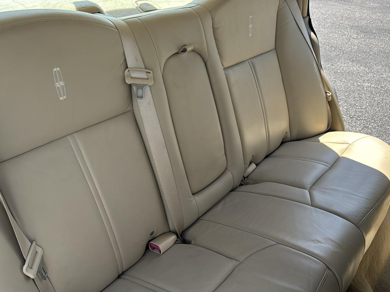 Lincoln Town Car Signature Limited 2010