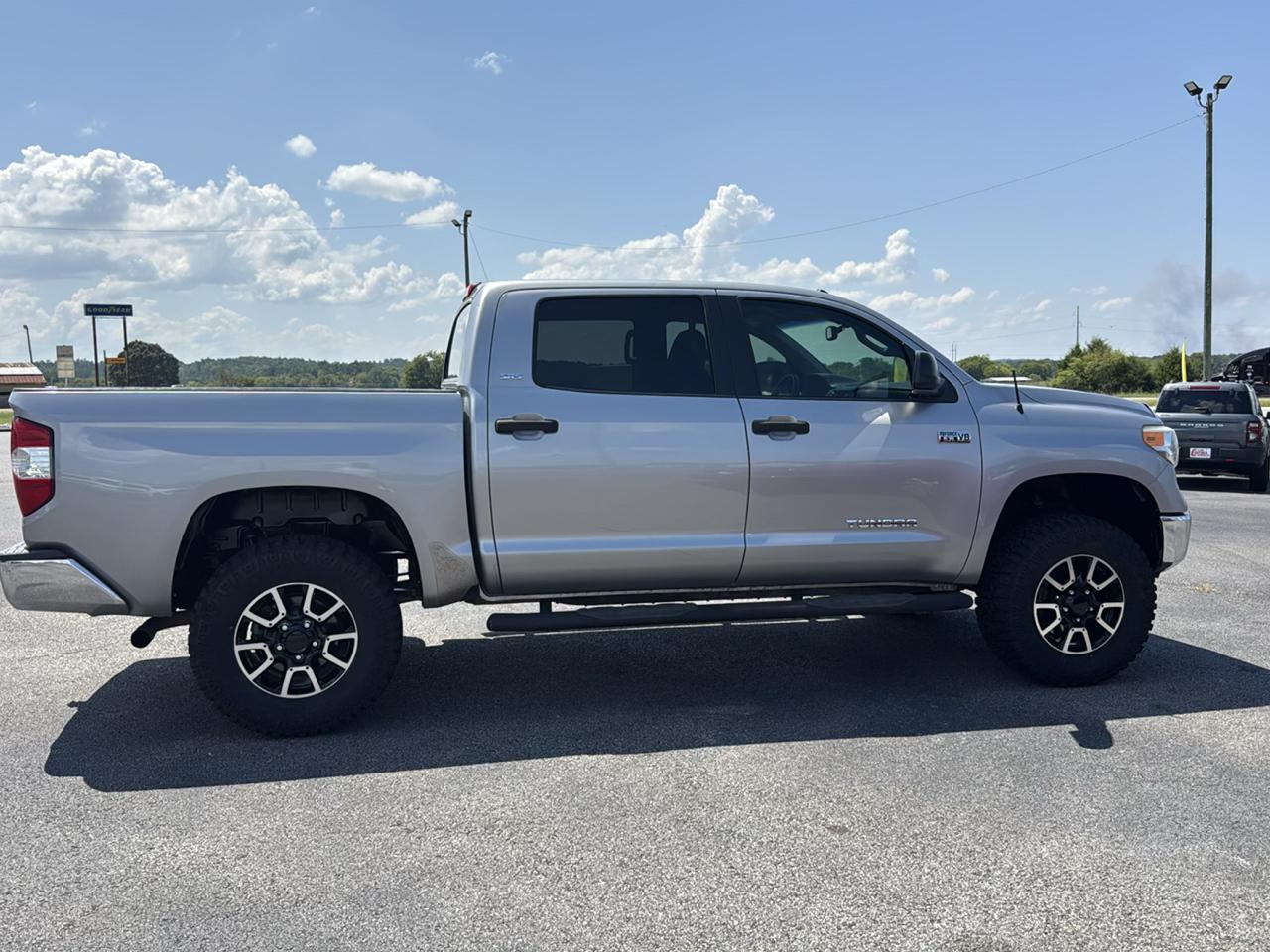 Toyota Tundra SR5 5.7L V8 FFV CrewMax 4WD 2015