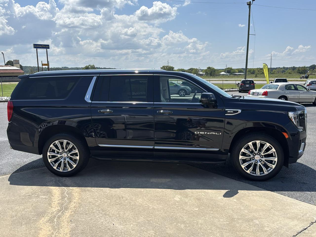 GMC Yukon XL Denali 2WD 2023