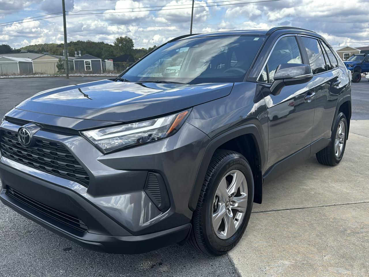 Toyota RAV4 XLE 2025