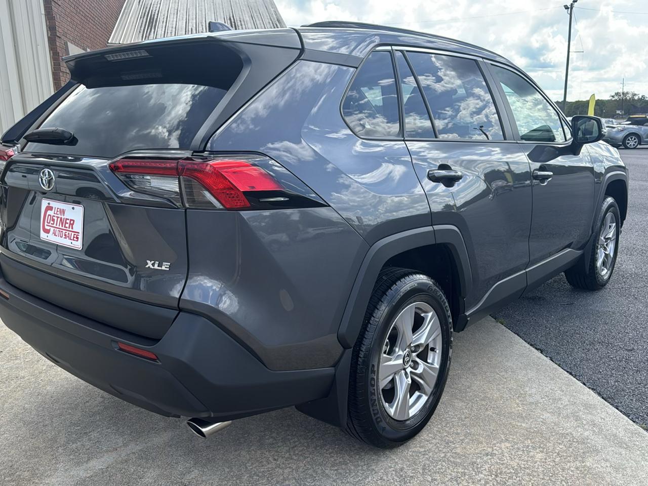 Toyota RAV4 XLE 2025