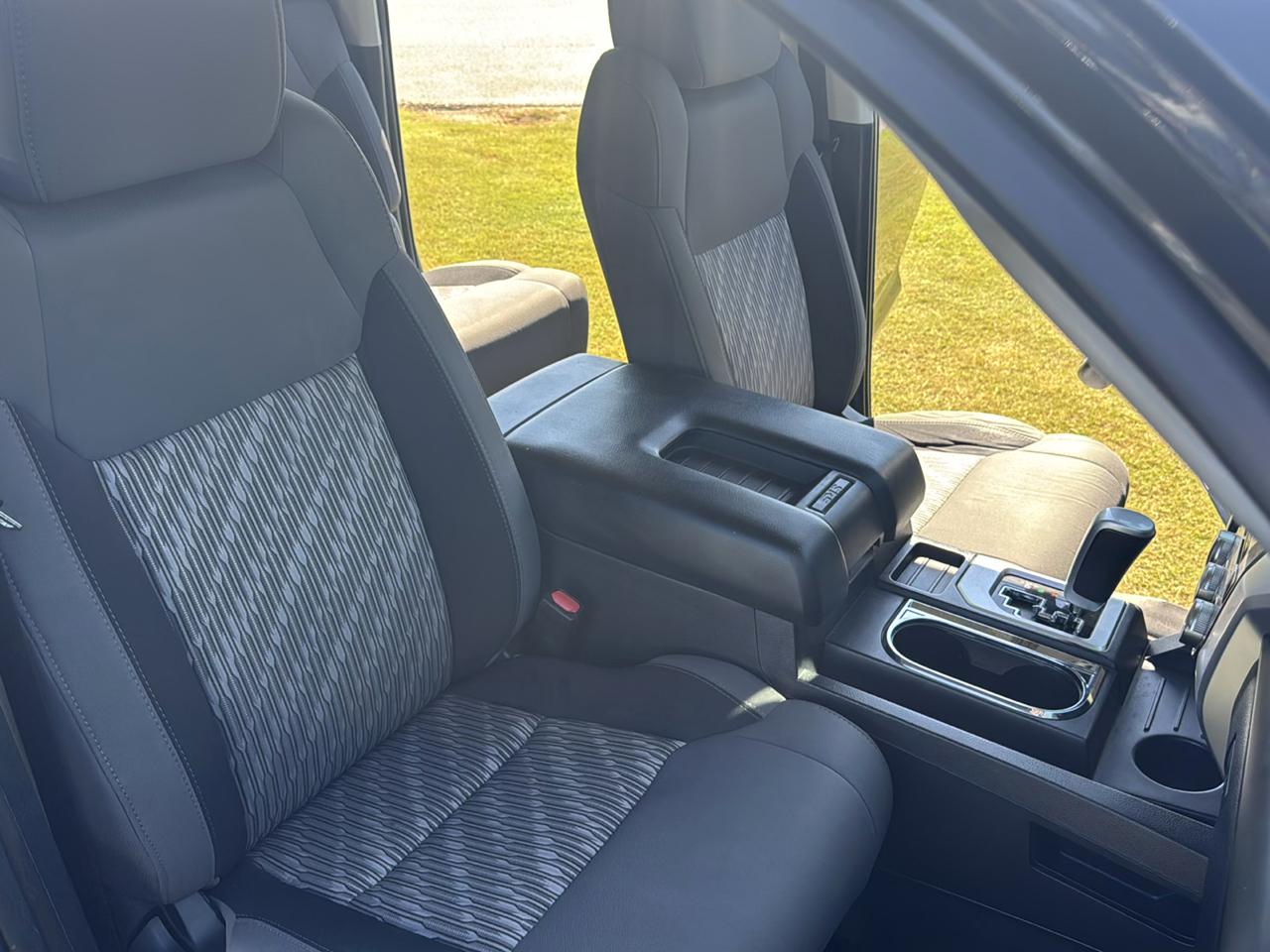 Toyota Tundra SR5 5.7L V8 CrewMax 4WD 2019