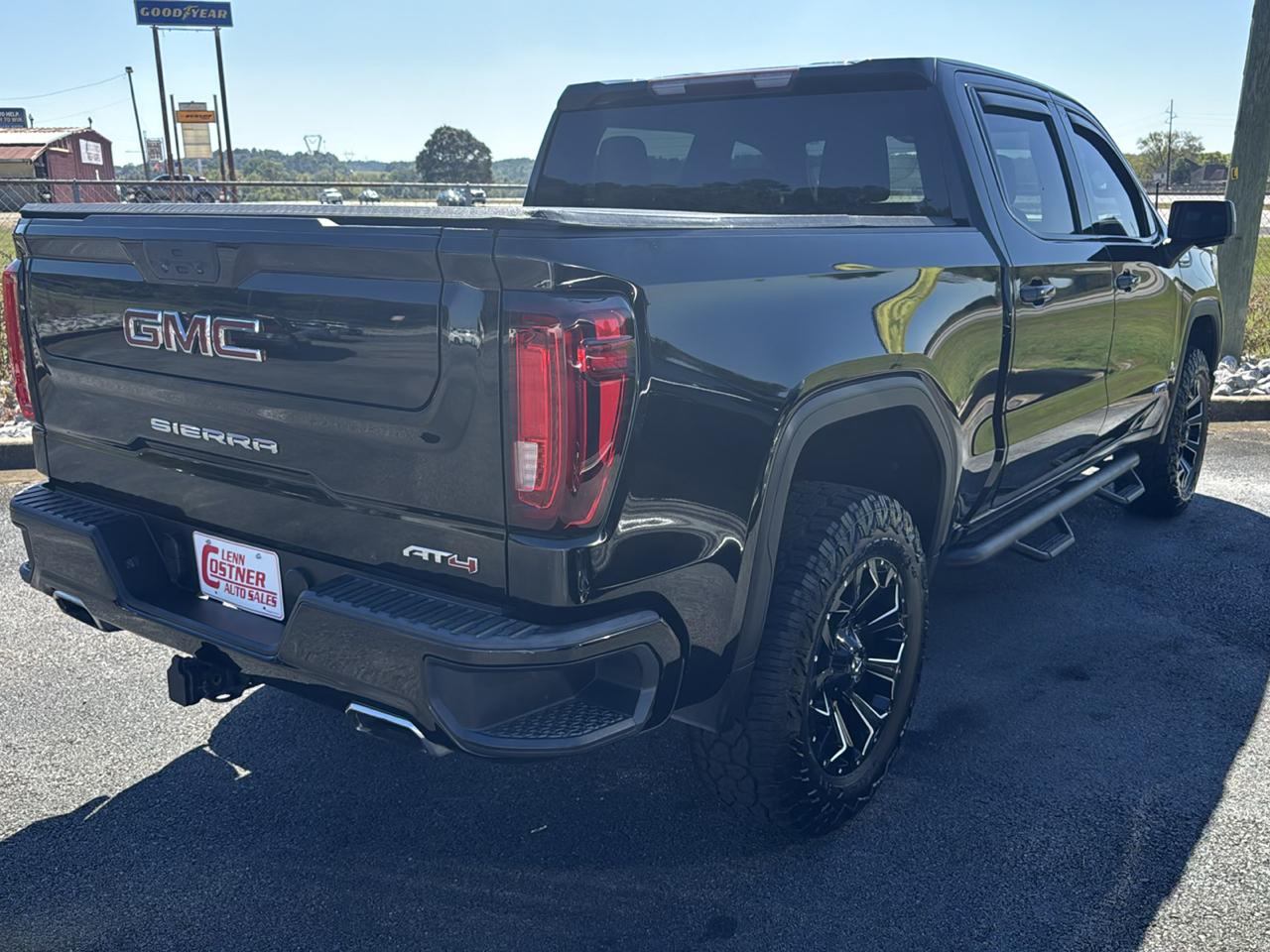 GMC Sierra 1500 AT4 Crew Cab Short Box 4WD 2021