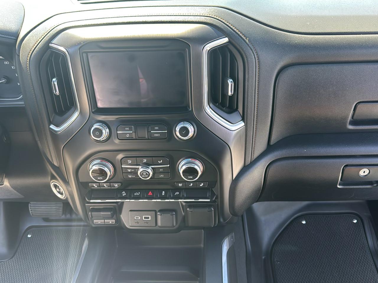 GMC Sierra 1500 AT4 Crew Cab Short Box 4WD 2021