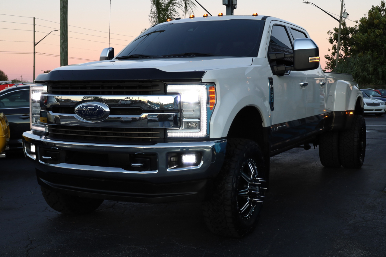Ford Super Duty F-350 DRW King Ranch 4WD Crew Cab 8' Box 2017