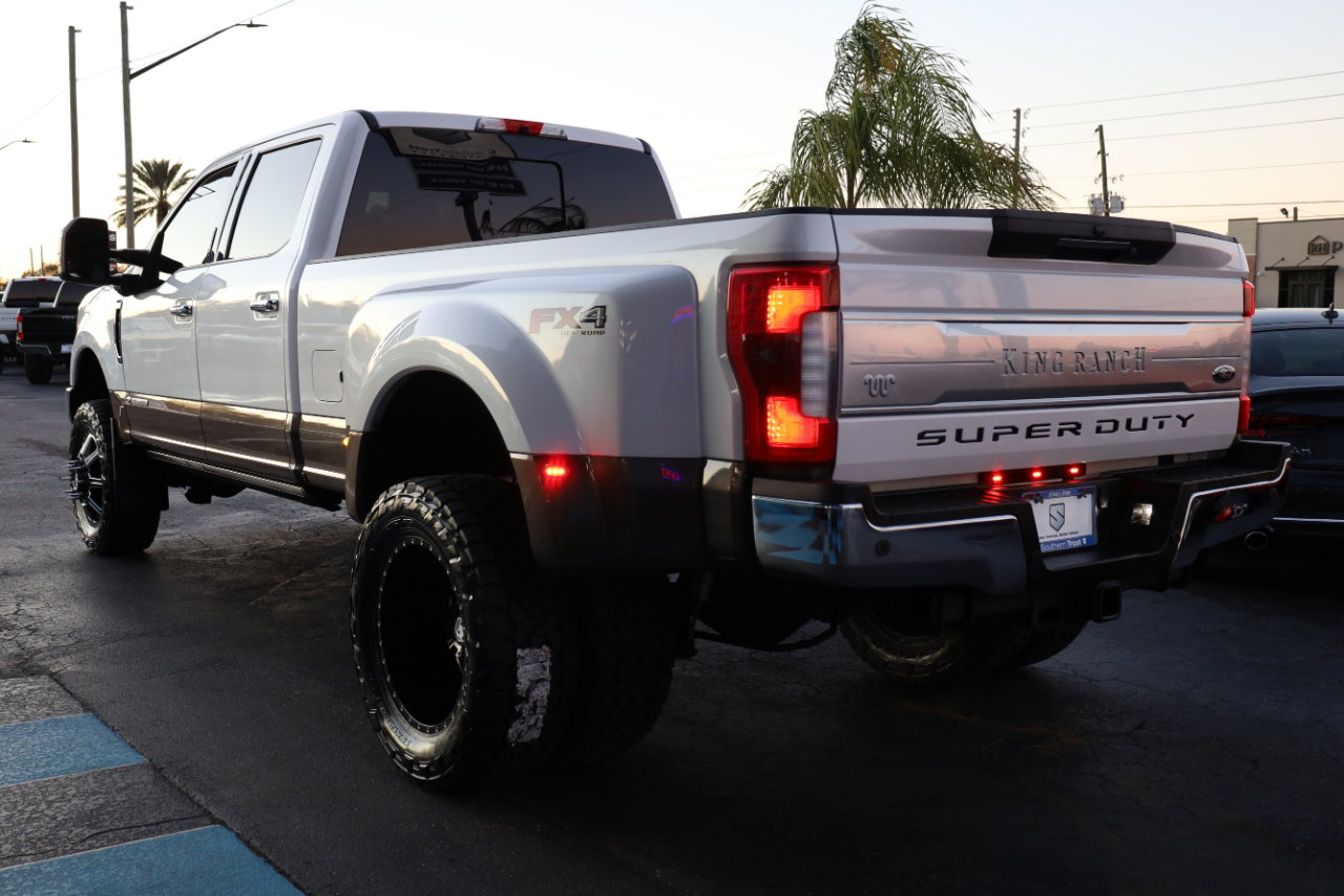 Ford Super Duty F-350 DRW King Ranch 4WD Crew Cab 8' Box 2017