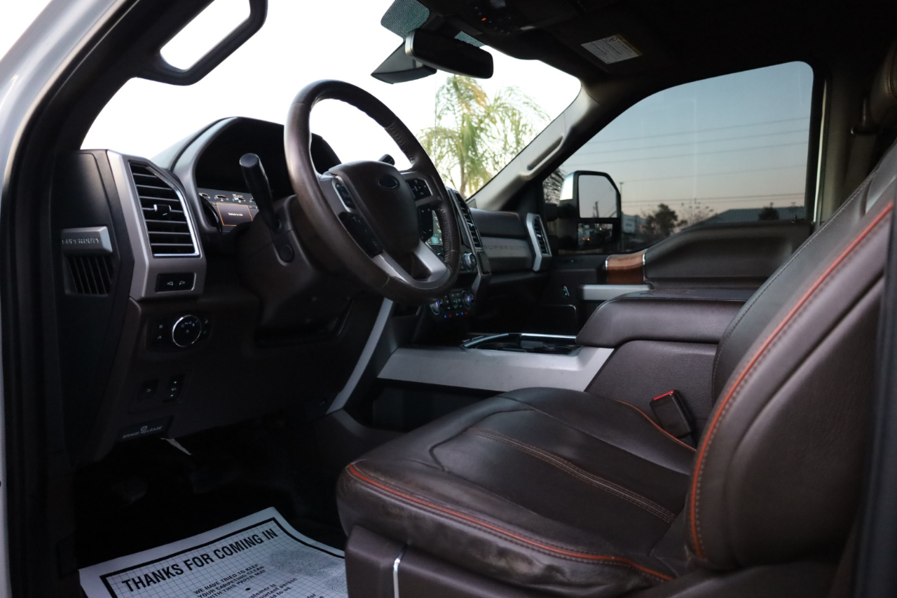 Ford Super Duty F-350 DRW King Ranch 4WD Crew Cab 8' Box 2017