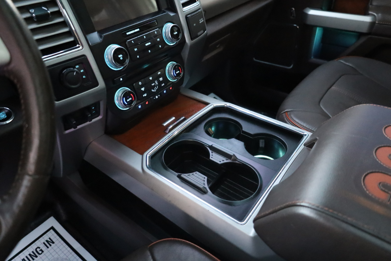 Ford Super Duty F-350 DRW King Ranch 4WD Crew Cab 8' Box 2017