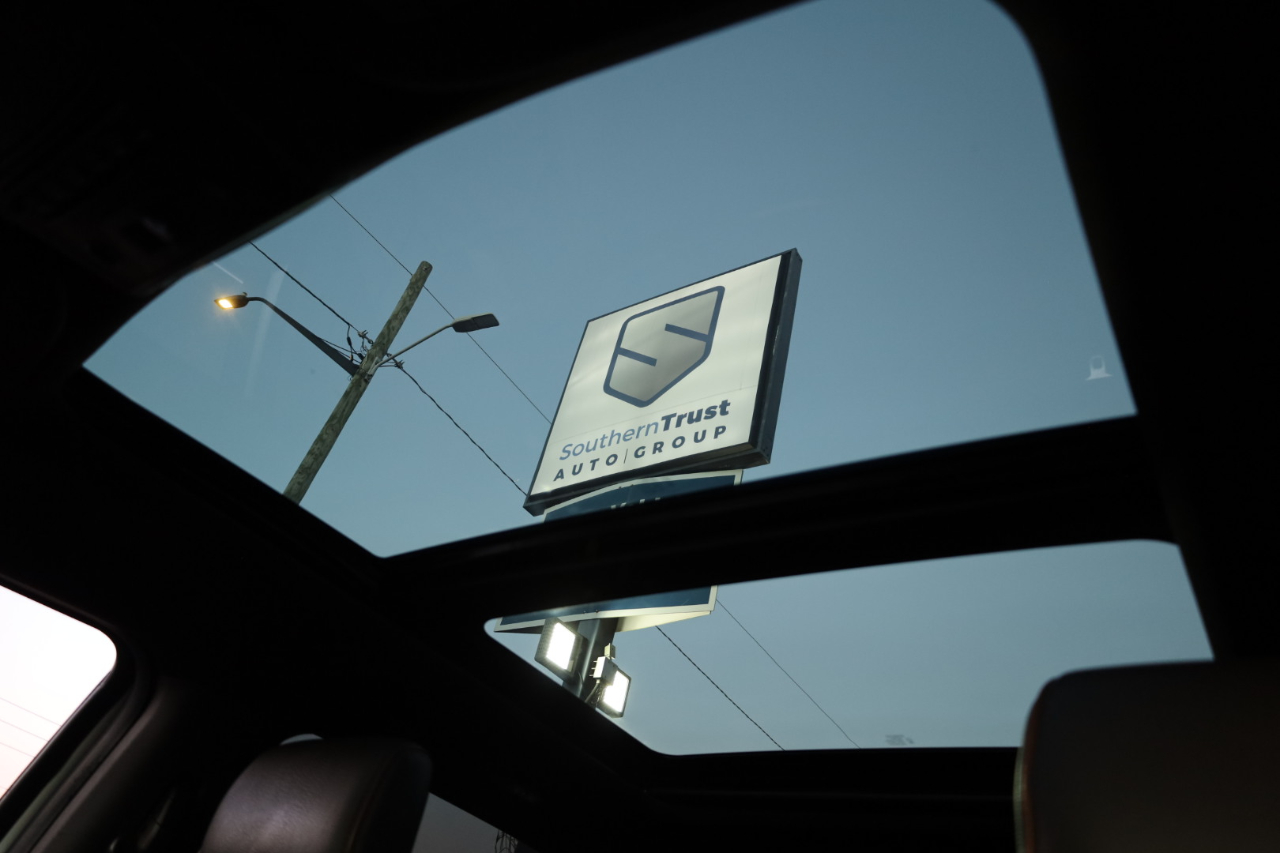 Ford Super Duty F-350 DRW King Ranch 4WD Crew Cab 8' Box 2017