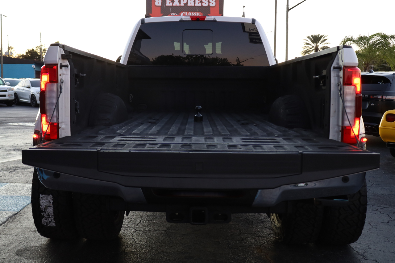 Ford Super Duty F-350 DRW King Ranch 4WD Crew Cab 8' Box 2017