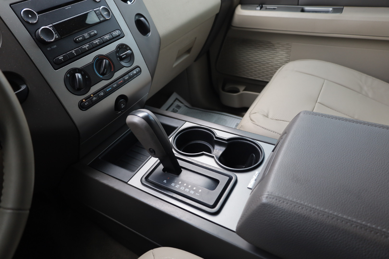 Ford Expedition 2WD 4dr XLT 2011 Ford Expedition 2WD 4dr XLT 2011