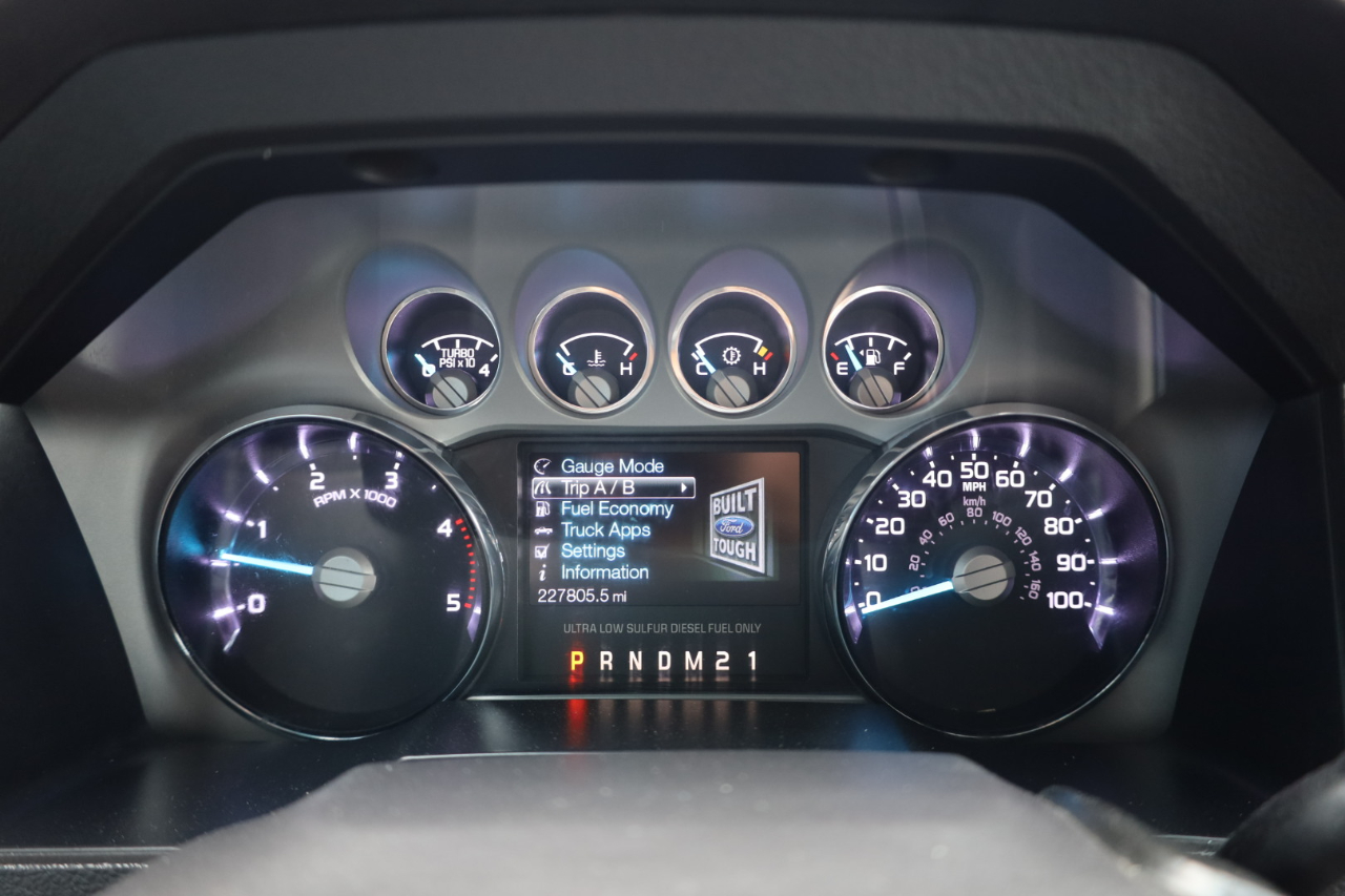 Ford Super Duty F-350 DRW 4WD Crew Cab 172" Lariat 2016
