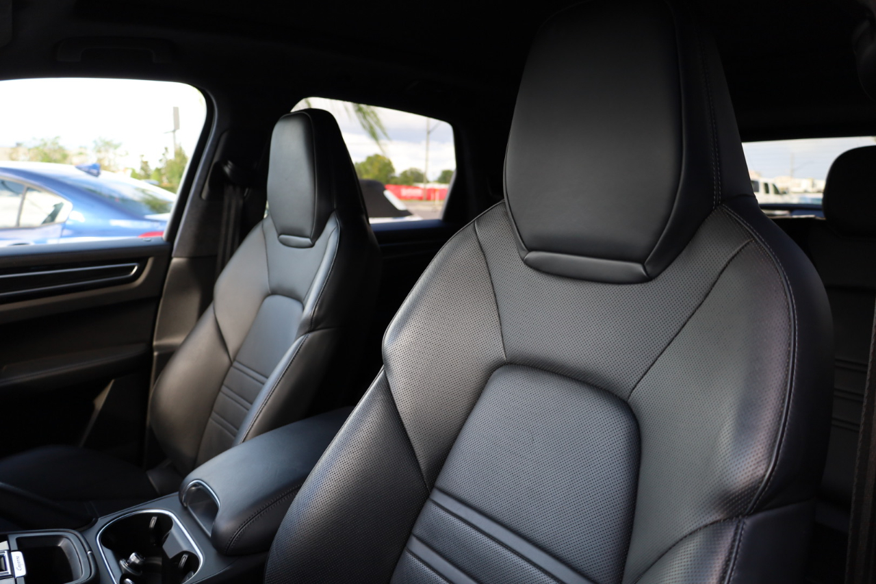 Porsche Cayenne GTS AWD 2022