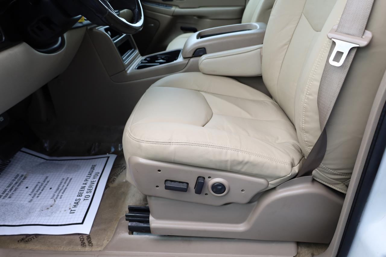 Chevrolet Suburban 4dr 1500 LT 2004