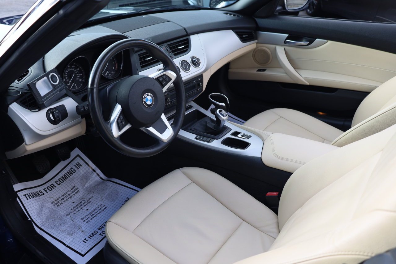 BMW Z4 2dr Roadster sDrive30i 2010 BMW Z4 2dr Roadster sDrive30i 2010