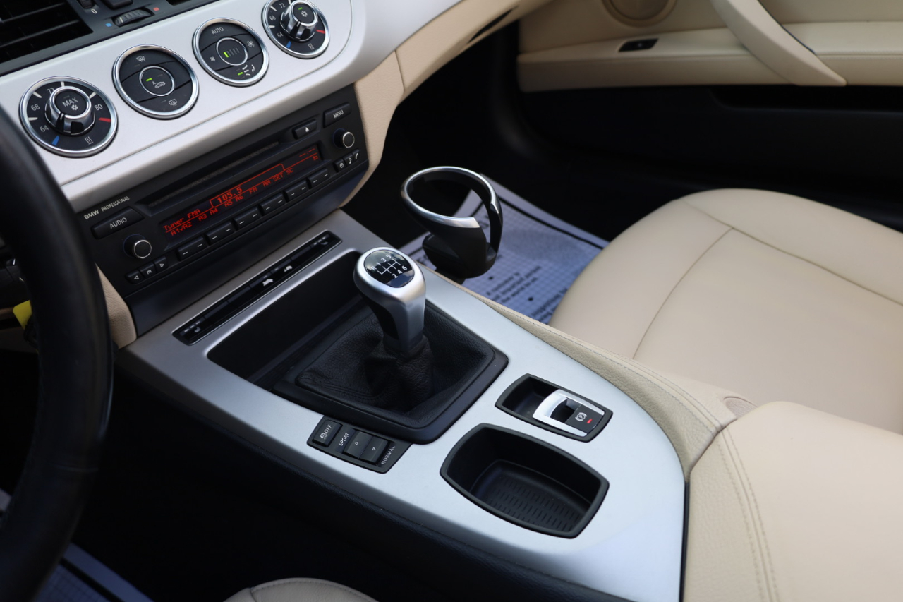 BMW Z4 2dr Roadster sDrive30i 2010 BMW Z4 2dr Roadster sDrive30i 2010