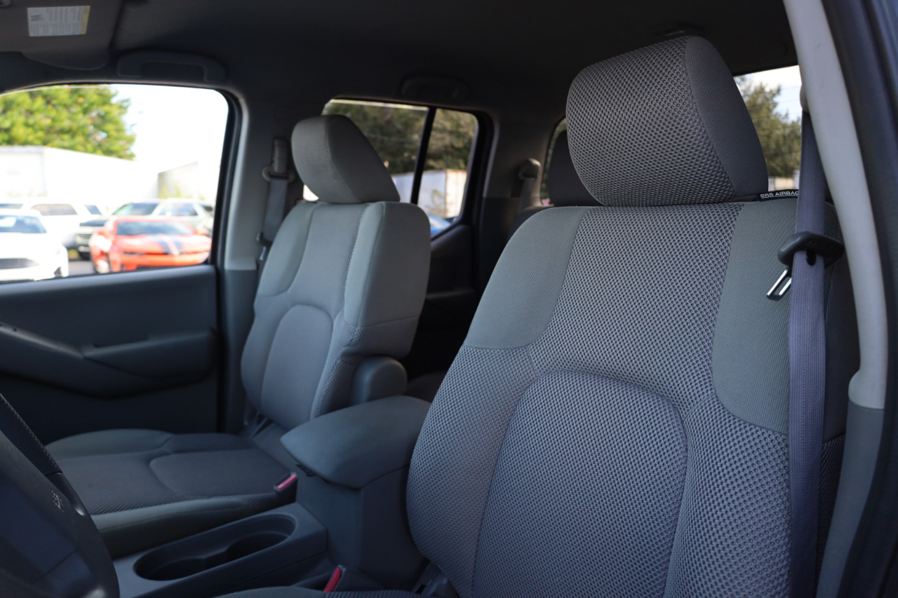 Nissan Frontier 2WD Crew Cab SWB Auto SV 2013 Nissan Frontier 2WD Crew Cab SWB Auto SV 2013