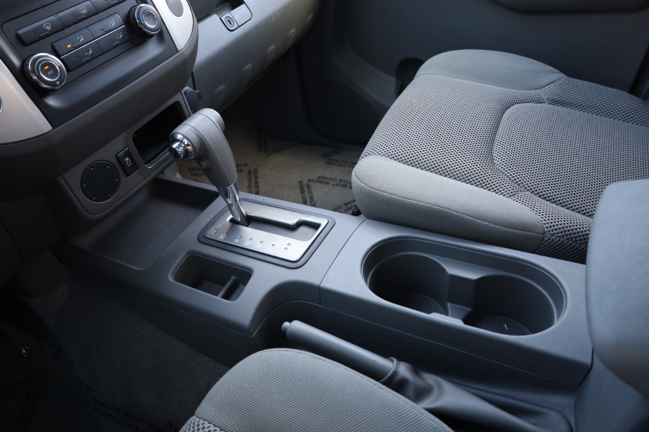 Nissan Frontier 2WD Crew Cab SWB Auto SV 2013 Nissan Frontier 2WD Crew Cab SWB Auto SV 2013