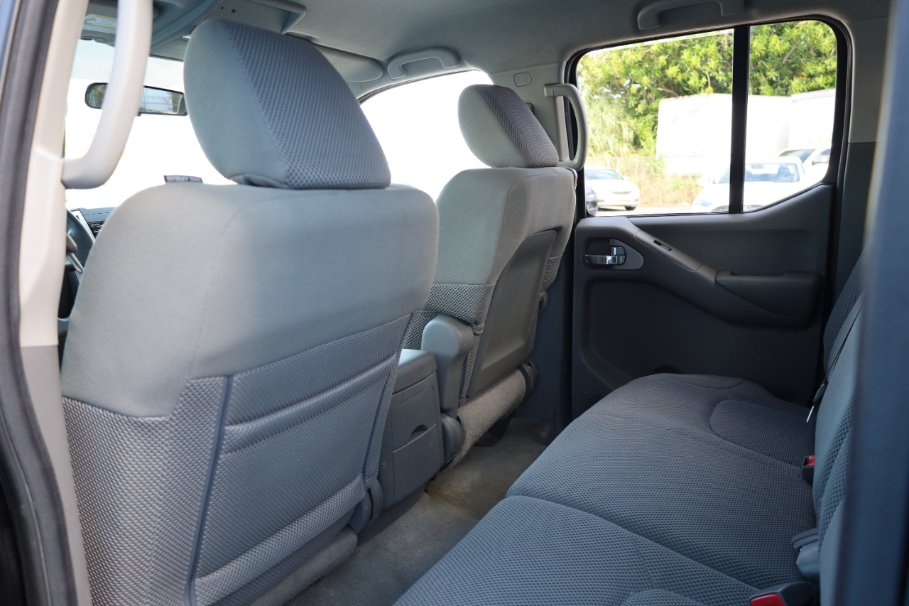 Nissan Frontier 2WD Crew Cab SWB Auto SV 2013