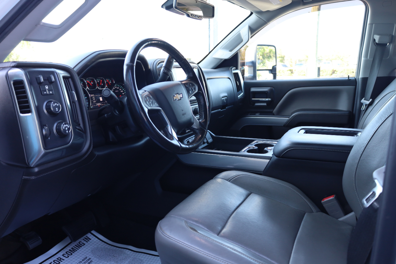Chevrolet Silverado 2500HD 4WD Crew Cab 153.7" LTZ 2018 Chevrolet Silverado 2500HD 4WD Crew Cab 153.7" LTZ 2018