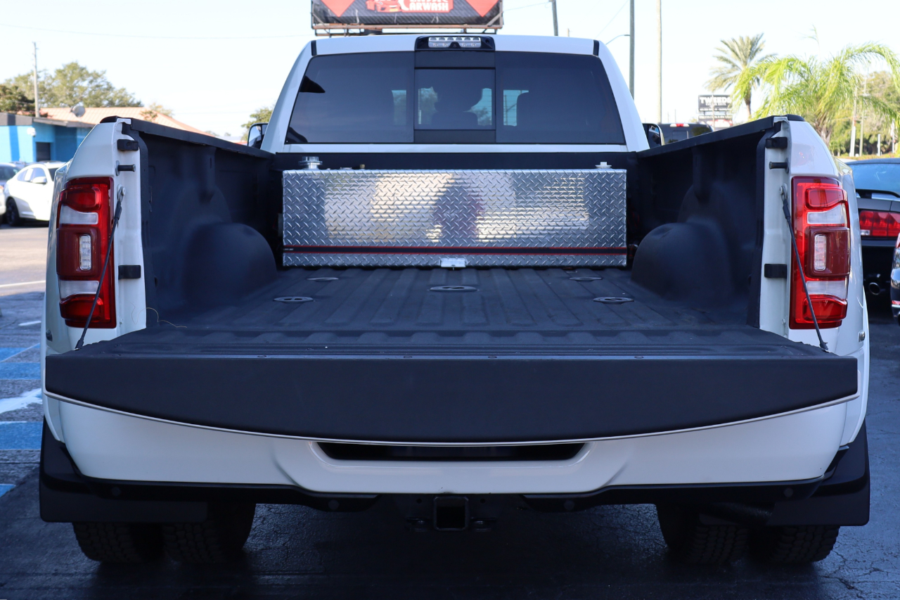 RAM 3500 Limited 4x4 Crew Cab 8' Box 2019