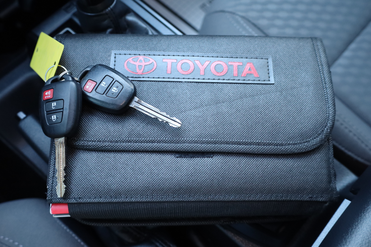 Toyota Tacoma 4WD SR Double Cab 5' Bed V6 AT (Natl) 2022