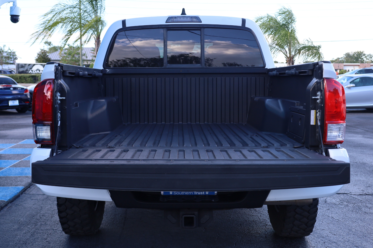 Toyota Tacoma 4WD SR Double Cab 5' Bed V6 AT (Natl) 2022