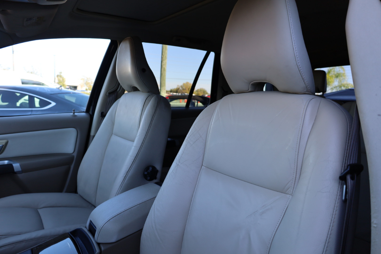 Volvo XC90 FWD 4dr I6 2010