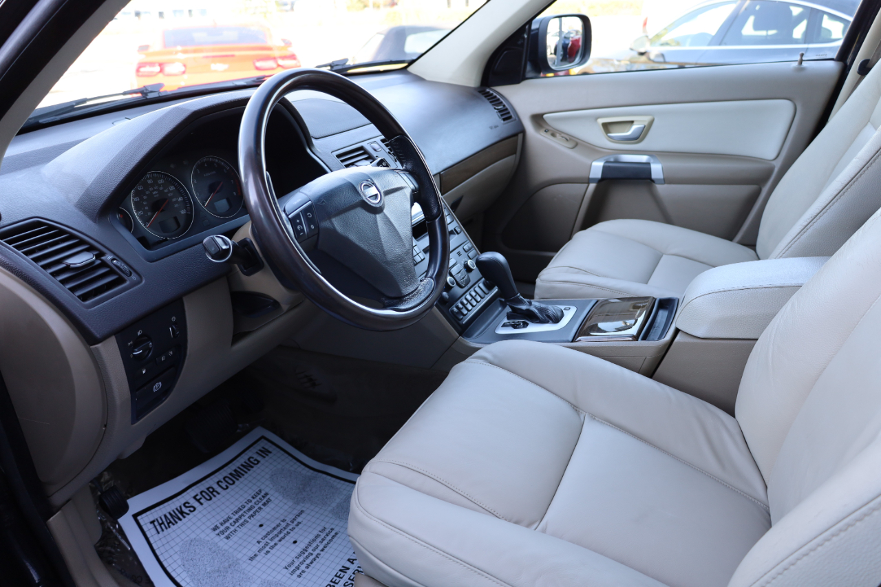 Volvo XC90 FWD 4dr I6 2010
