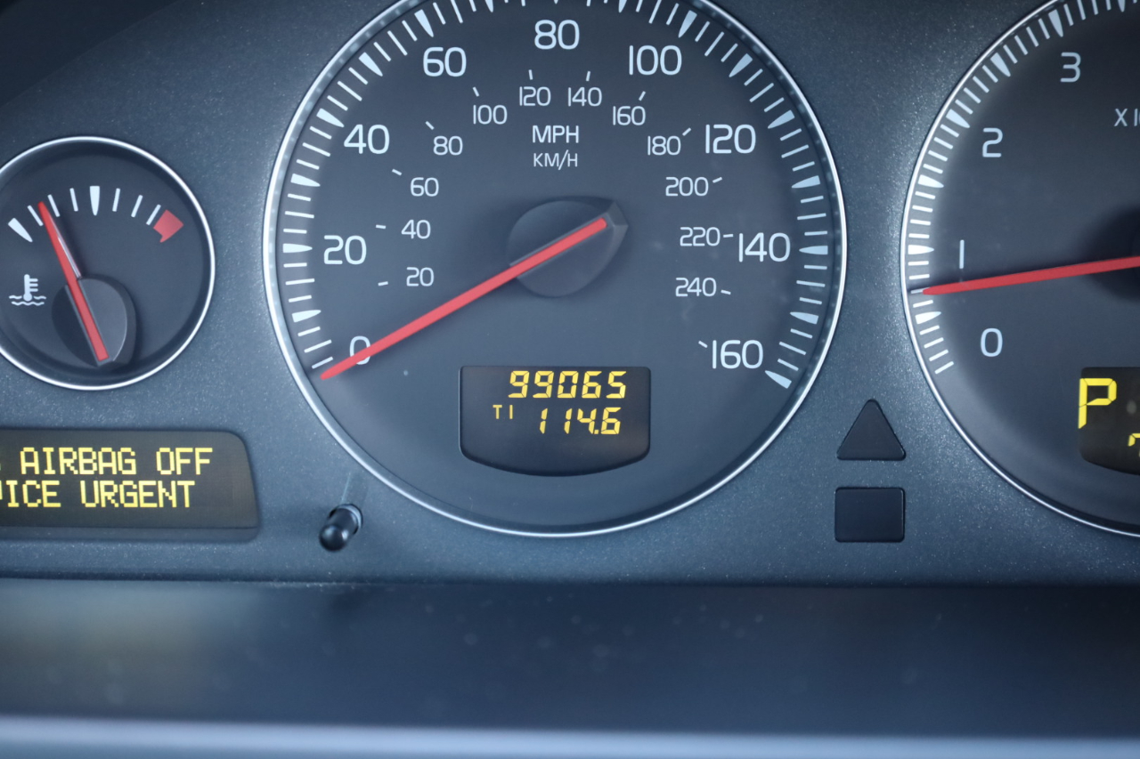 Volvo XC90 FWD 4dr I6 2010