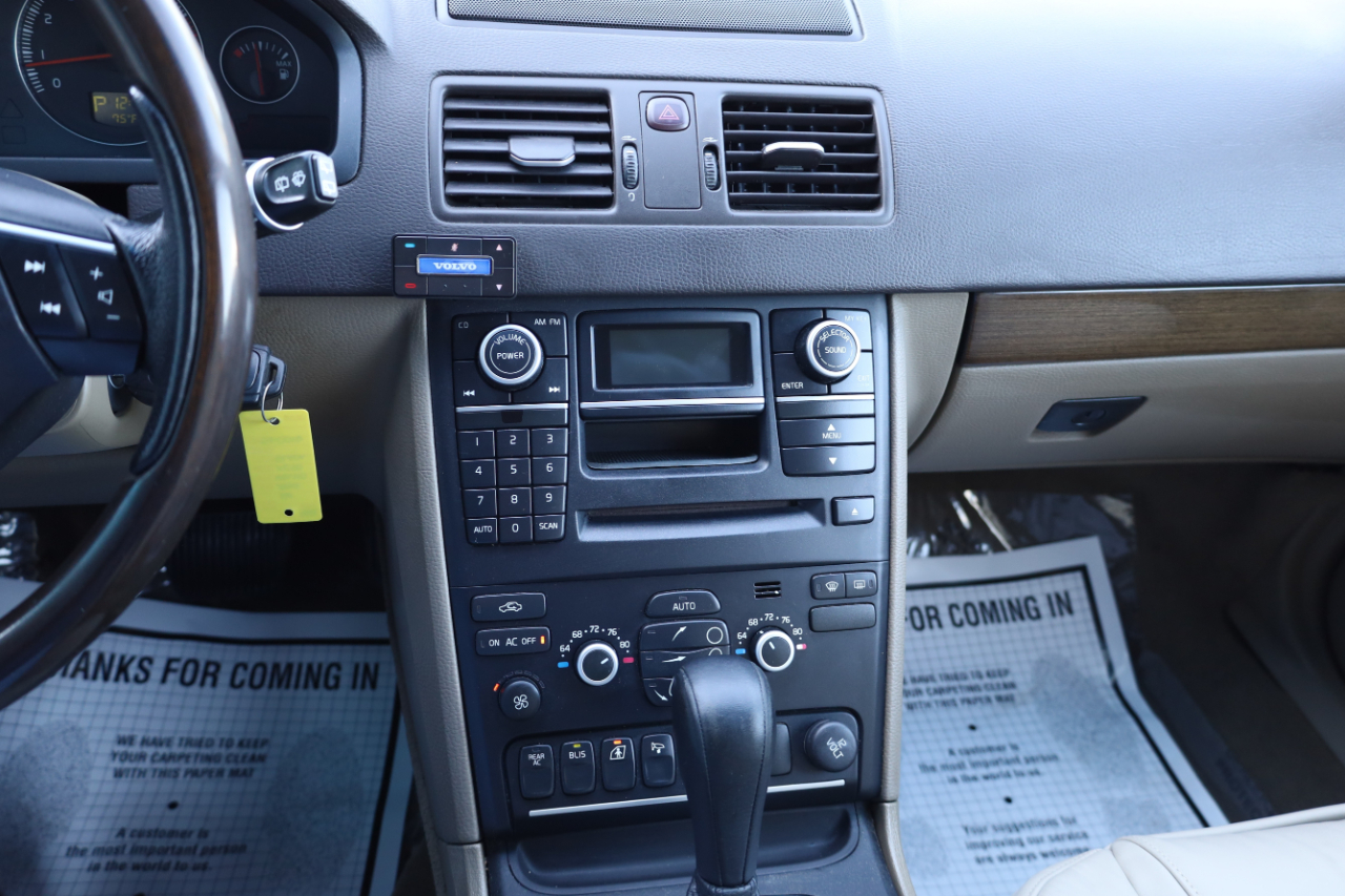 Volvo XC90 FWD 4dr I6 2010