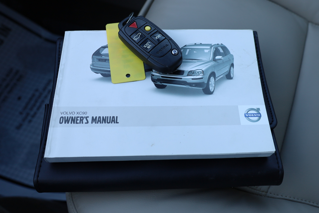 Volvo XC90 FWD 4dr I6 2010