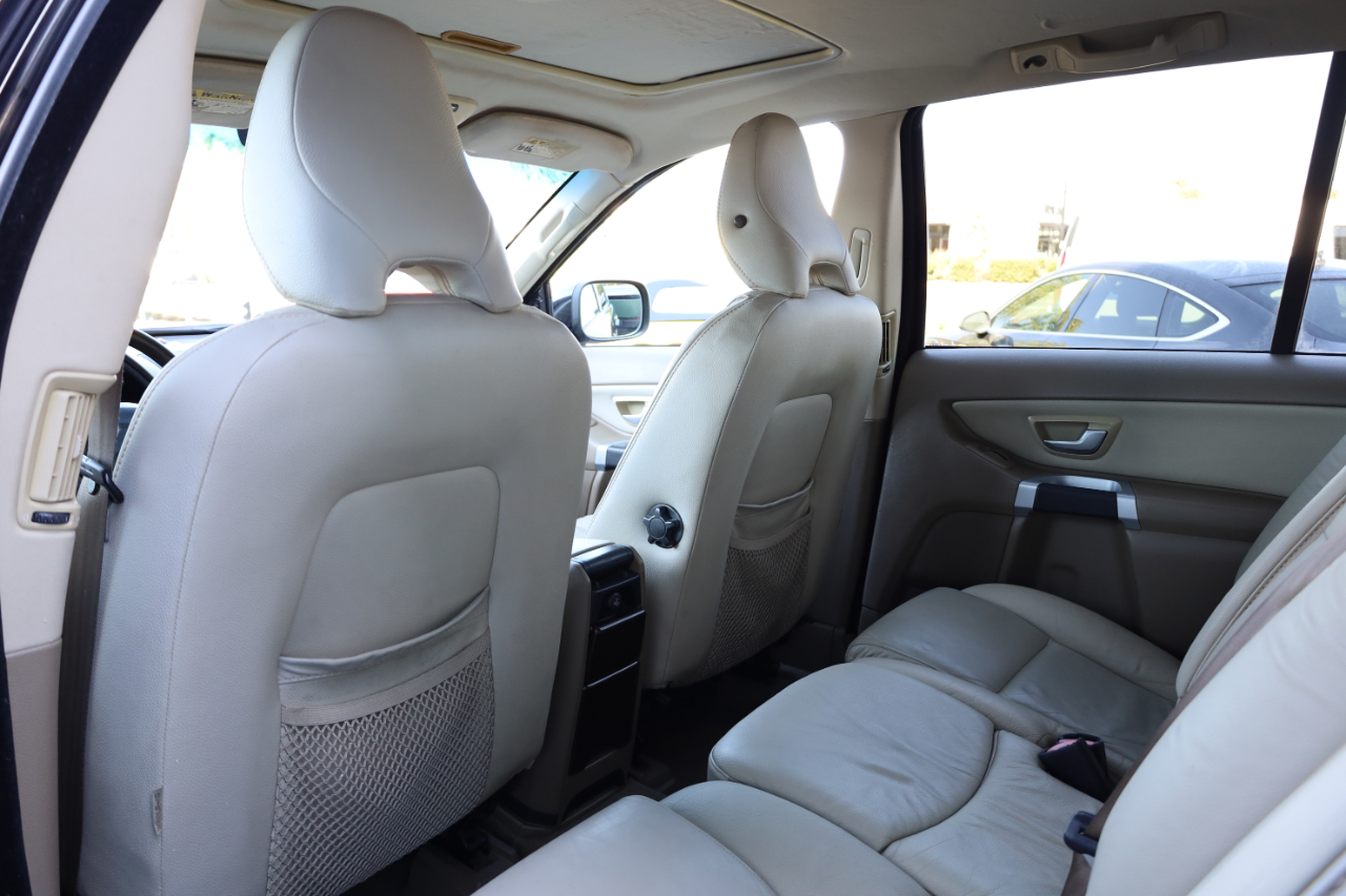 Volvo XC90 FWD 4dr I6 2010