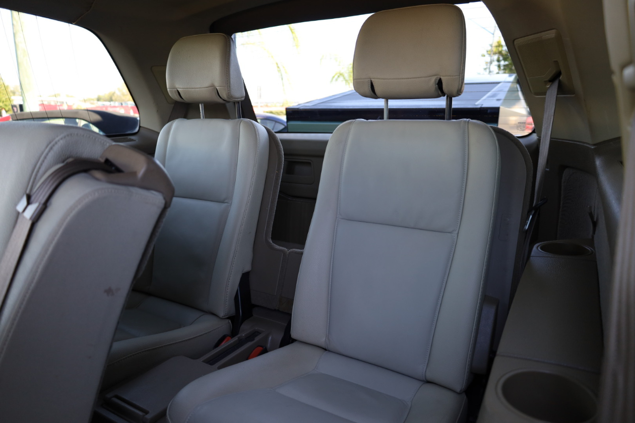 Volvo XC90 FWD 4dr I6 2010