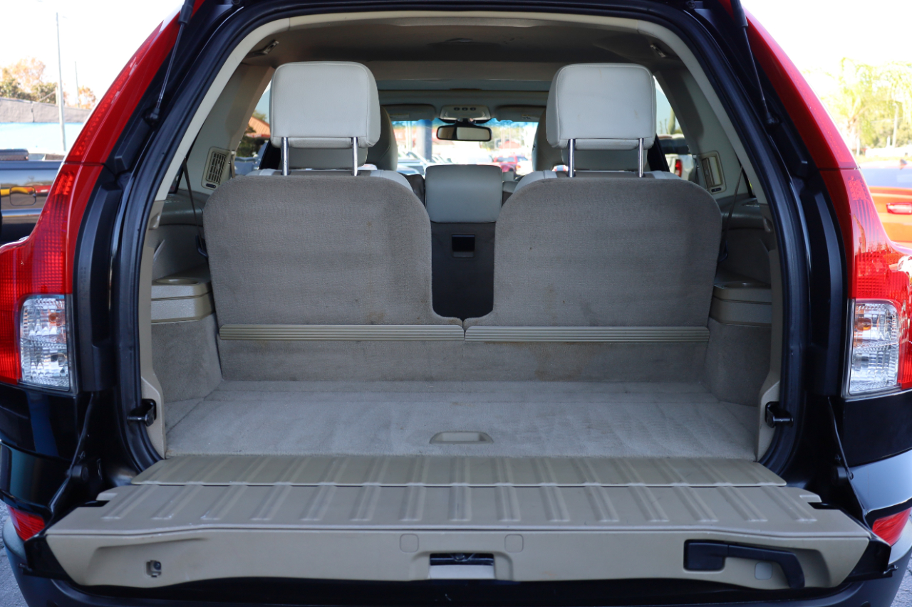 Volvo XC90 FWD 4dr I6 2010