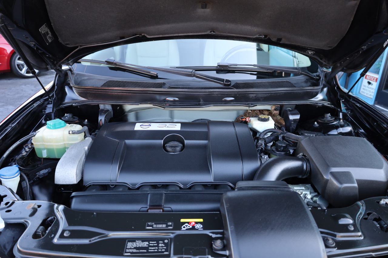 Volvo XC90 FWD 4dr I6 2010