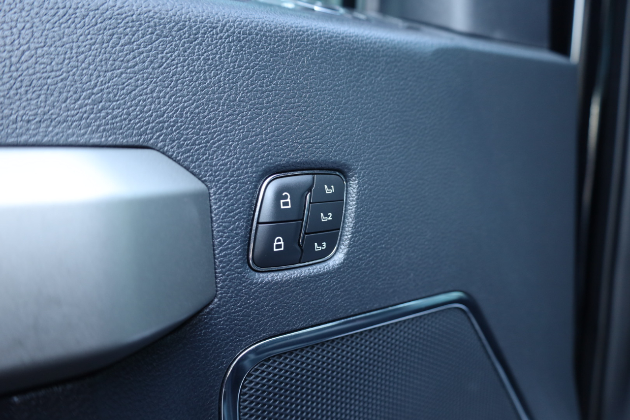 Ford Super Duty F-250 SRW Lariat 4WD Crew Cab 6.75' Box 2022