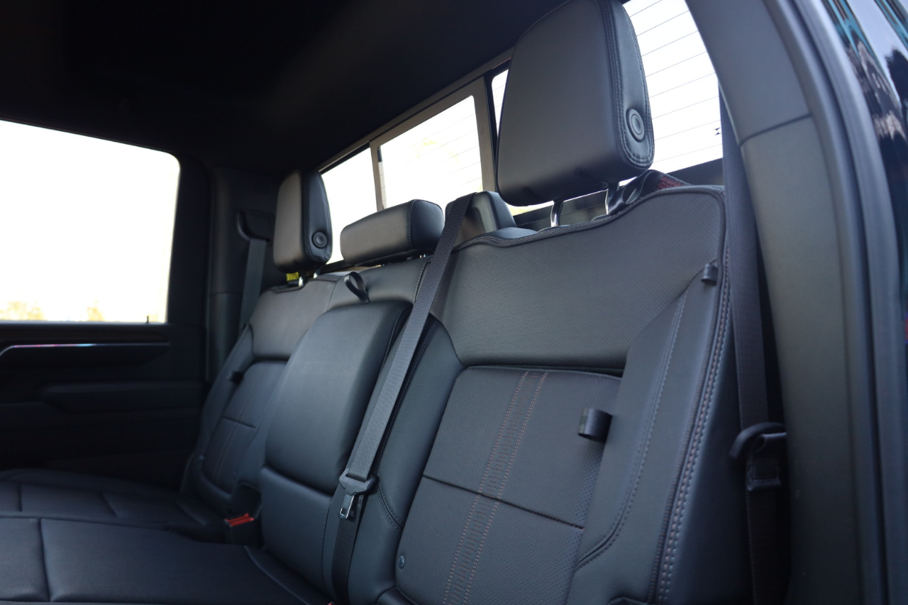 Chevrolet Silverado 3500HD 4WD Crew Cab 172" High Country 2024